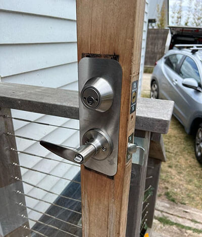 door lock installation service2
